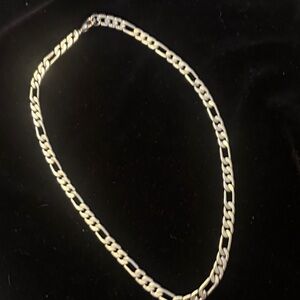 Gorgeous Unisex 18” silver figero chain necklace